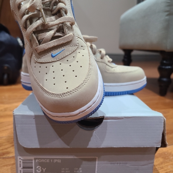 Nike Air Force 1 - Picture 1 of 8